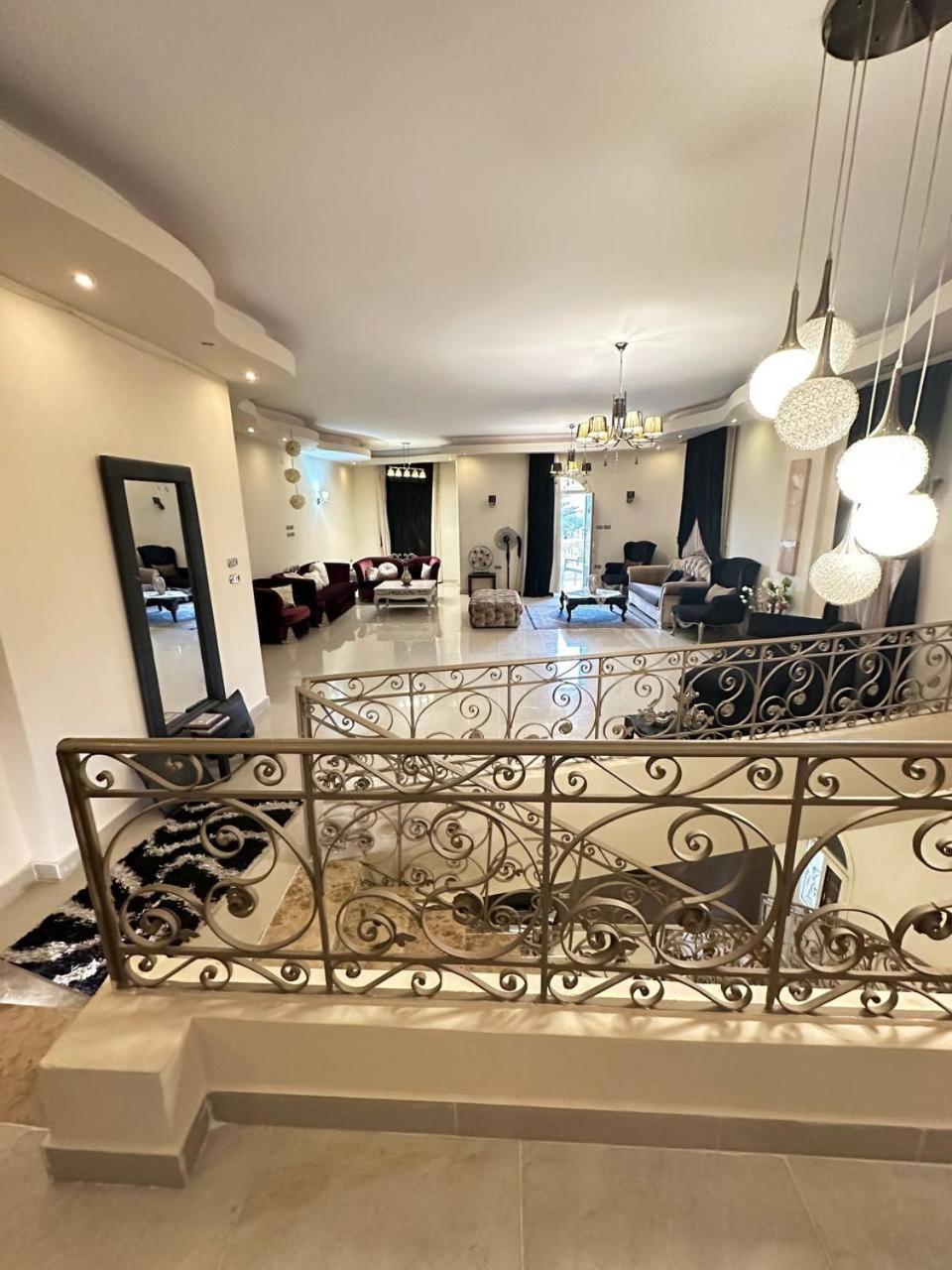 Duplex Front Of Downtown Apartment *