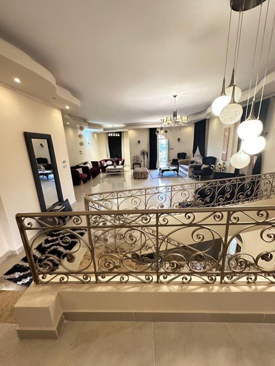 Duplex Front Of Downtown Apartment *